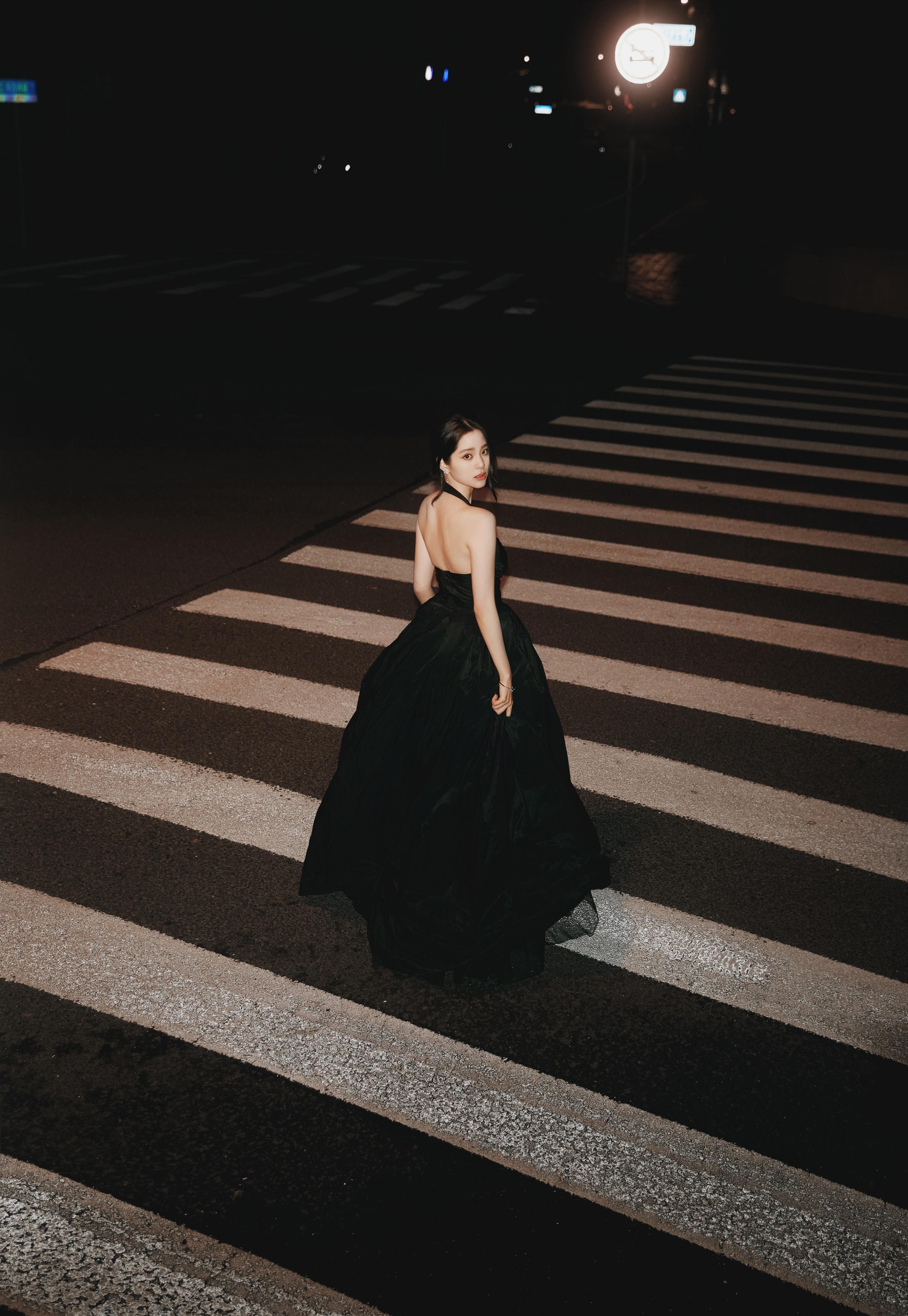 宋轶|微博之夜造型曝光：佟丽娅女神，宋轶抢眼，周笔畅真敢穿