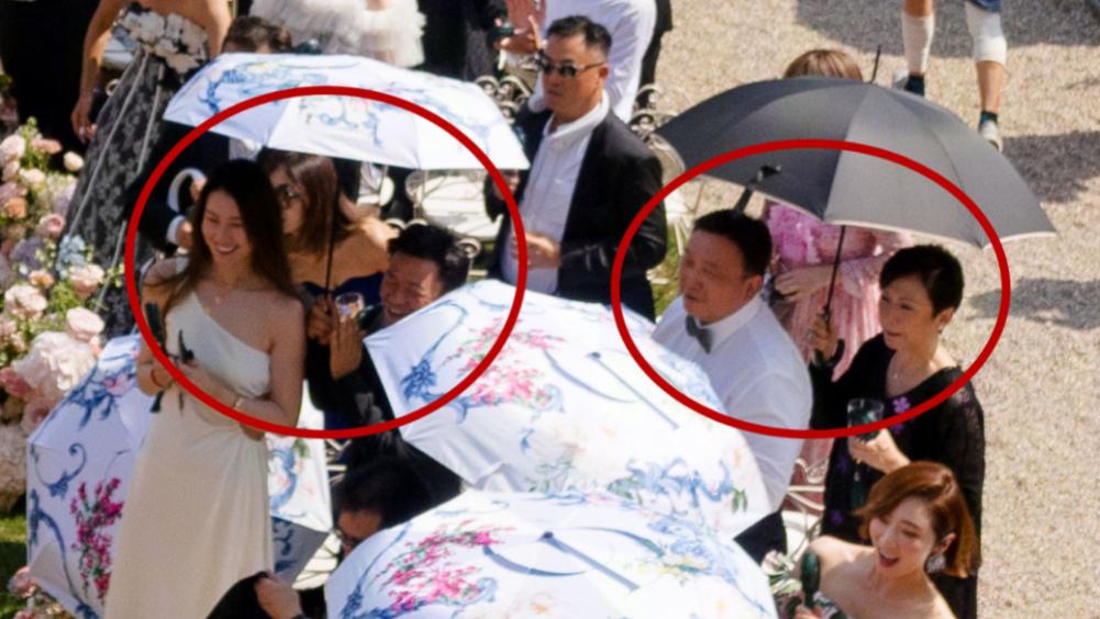 王宝强女友冯清参加婚礼！穿白色礼服抢镜，身材不输新娘汪诗诗