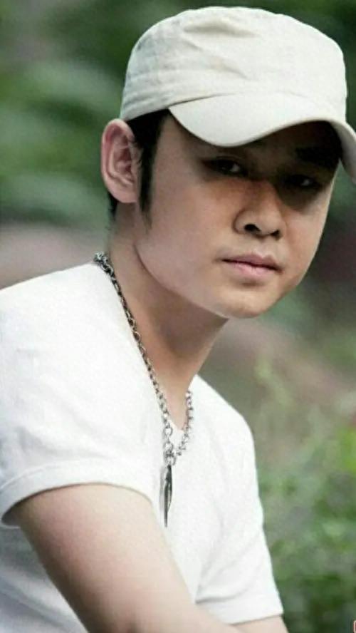 一张央视中秋晚会的名单,将那英的“江湖地位”,展现得淋漓尽致