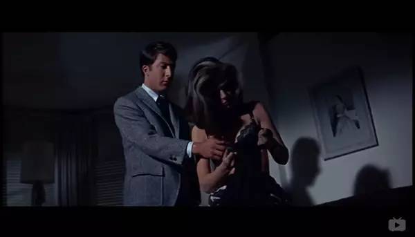 电影|那些因为演员失误或出现意外,反成为经典的电影镜头!