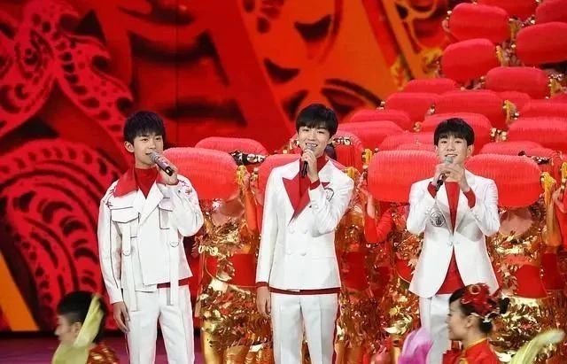 春晚|怒批观众,状况频出,这届春晚却成巅峰之作?