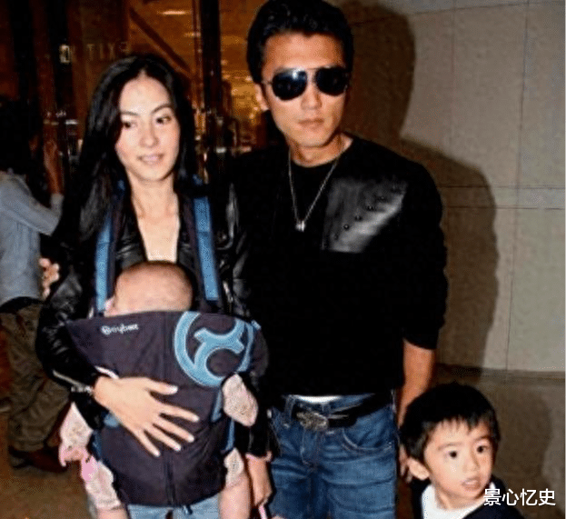 张柏芝出面亲自证实,癌症晚期,儿子已被谢霆锋带走,三儿子没人管了