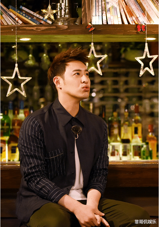 潘玮柏“自动挡”转椅笑翻娱乐圈,弱小无助成焦点