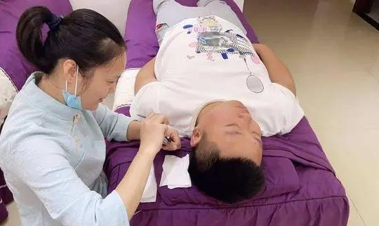 养生|“采耳”还是“采花”？披着养生外衣打擦边，这个行业隐藏的内幕