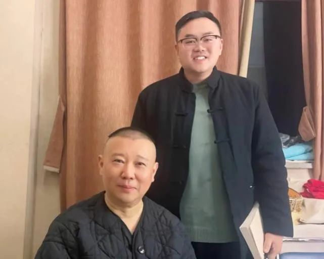 岳云鹏|三年春晚连失误,换个舞台又笑场,岳云鹏为何还能成为春晚宠儿