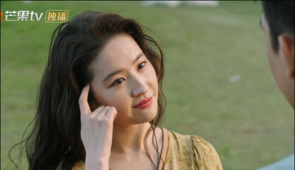 刘亦菲|拖累女明星演技的小动作：刘亦菲小手到处抠，杨幂说句台词抿下嘴