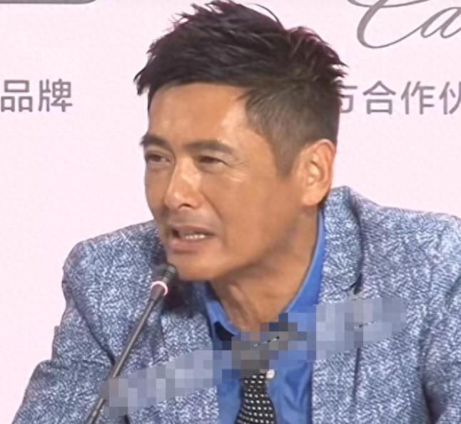 68岁周润发中风昏迷,不见妻子陈荟莲陪同照顾,网友:活该