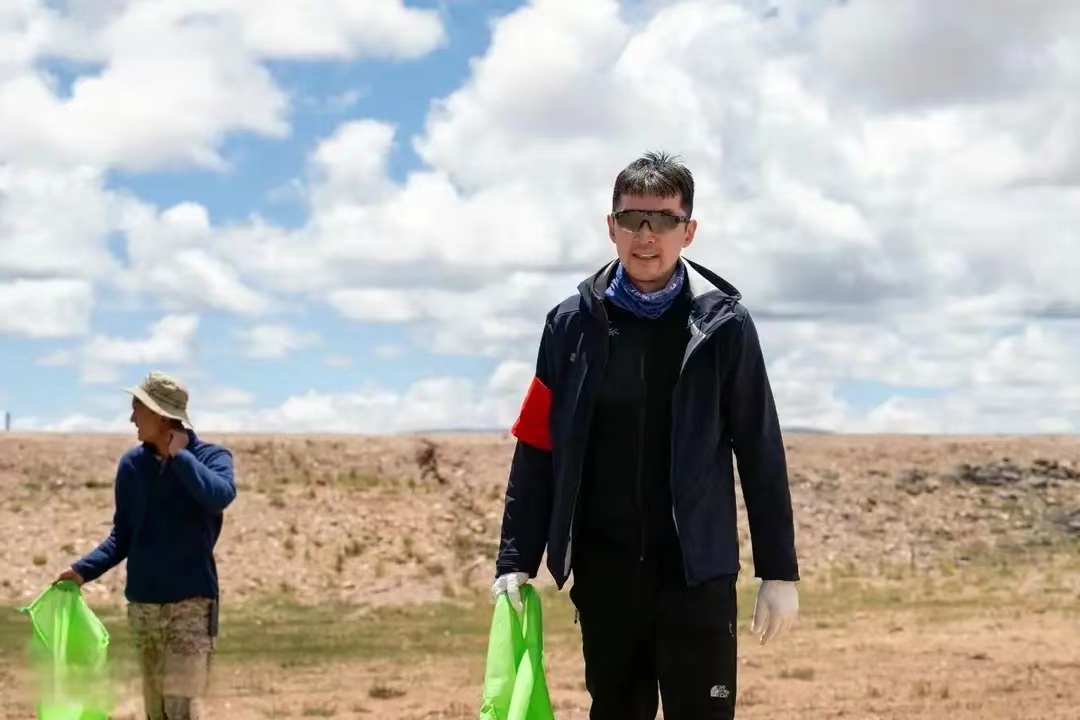 《一路前行》胡歌面对那数不清的垃圾堆，叹了口气：我有些生气了