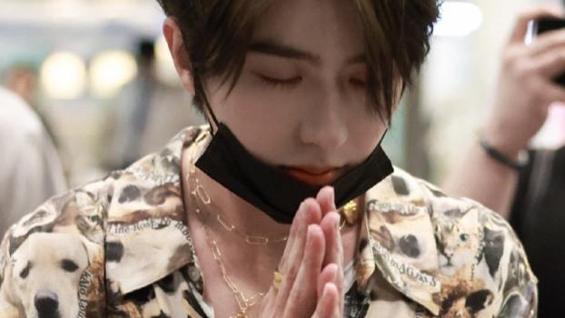 奔跑吧兄弟|蔡徐坤曼谷录制跑男 人气一骑绝尘 现场粉丝尖叫声不断