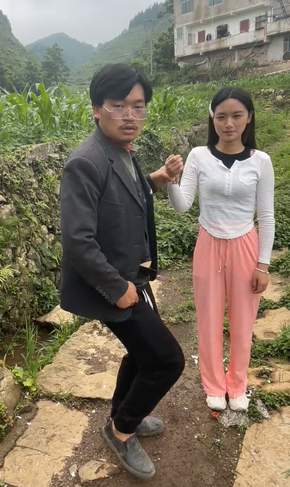 三伏天 网红王宝弱：因酷似王宝强吸粉43万，拿马蓉炒作惹怒王宝强本人