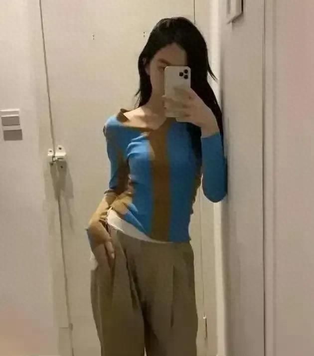 李嫣嘴巴已经恢复好了,罕晒与王菲合照,换新发型打扮好清凉