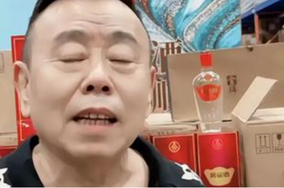 张晨光|过气老艺人的窘况：直播磕头、县城走穴、晚节不保，体面退场太难