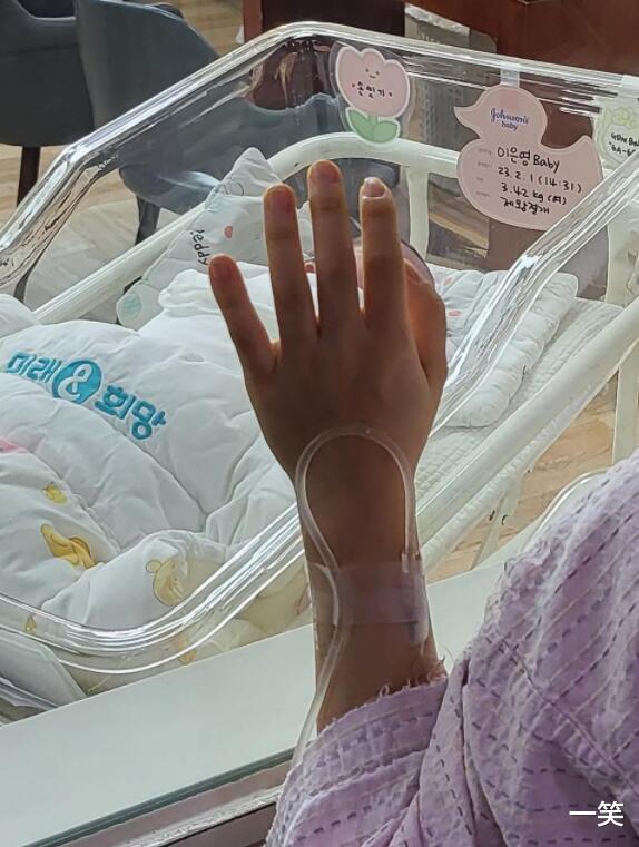 |32岁歌手Ben李恩英生女，自曝选择剖腹产原因：害怕机能障碍风险