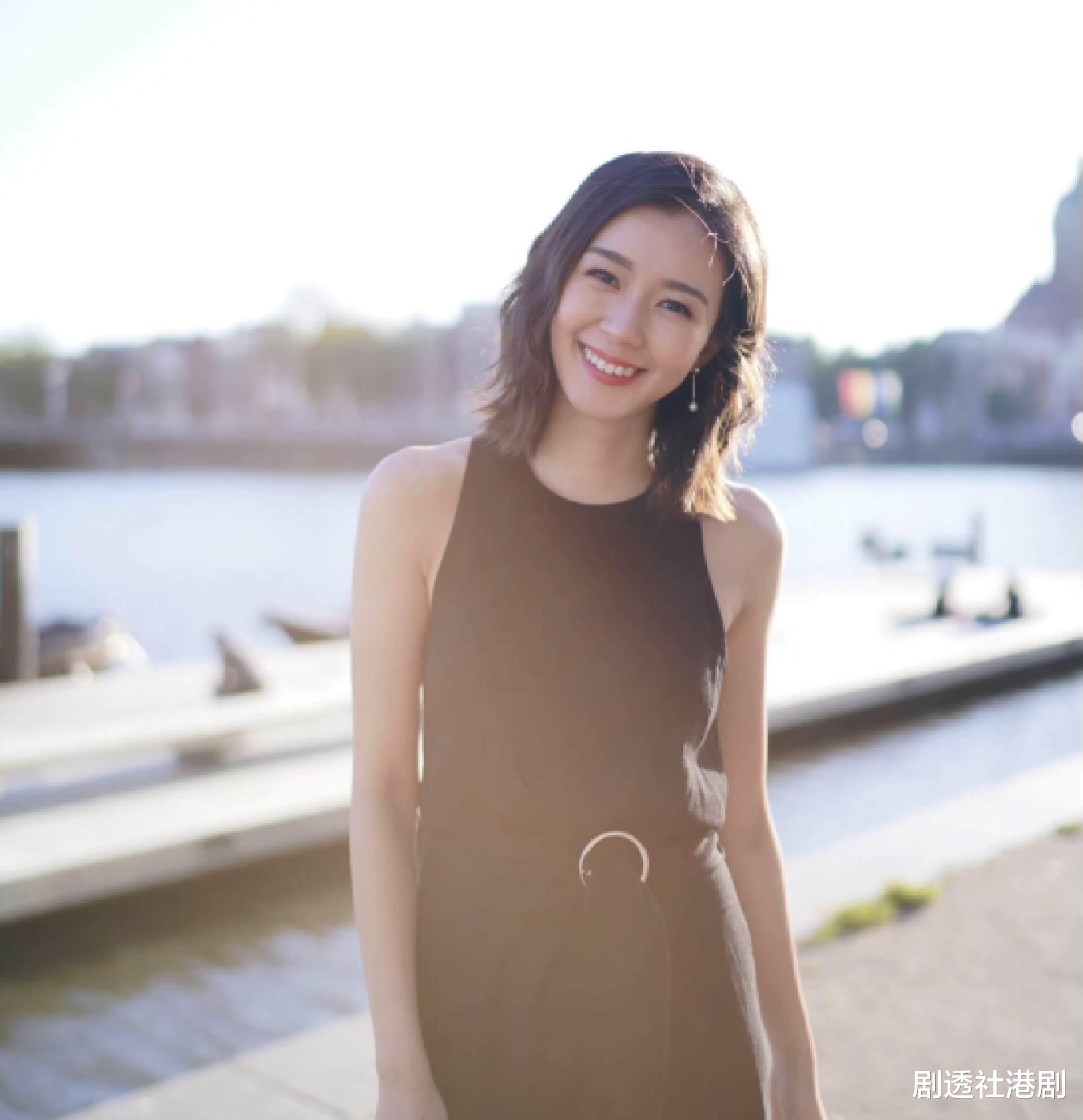 恭喜！TVB前知名女星新恋情复出水面，与飞机师帅哥男友同游日本