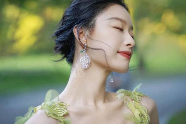 运动|金靖上热搜的一字肩,减肥是减不出的!