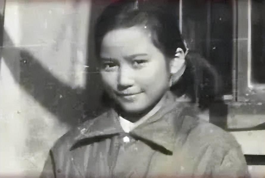 吴君如|中年依旧未婚未孕, 却从不缺固定伴侣, 3位\假清高\女星过得很滋润