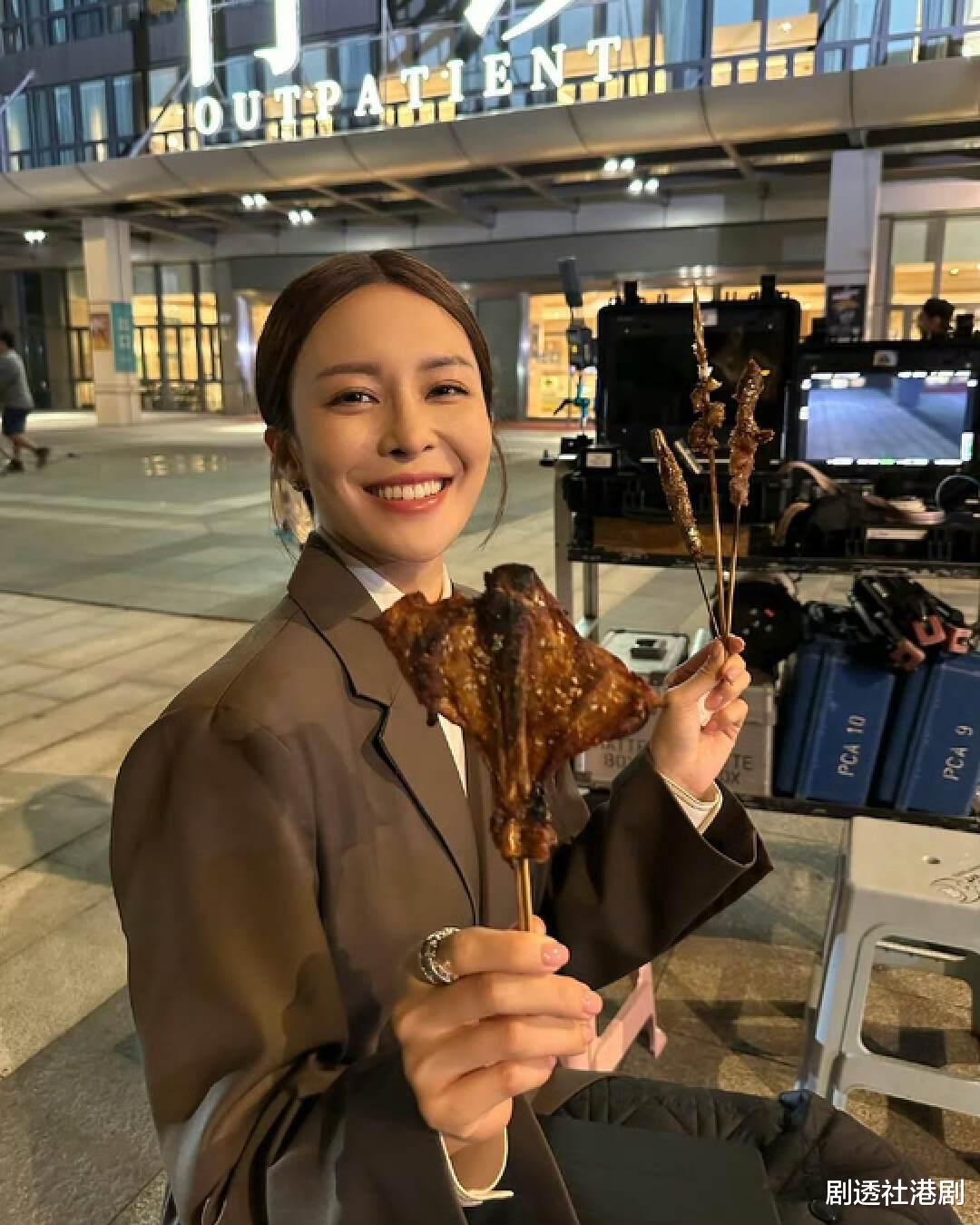 TVB《企业强人》内地热拍!主演自曝兼做摄像,两视帝合作有火花