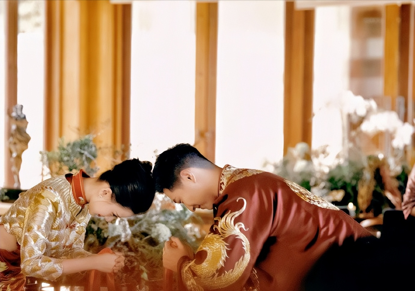 |拔出萝卜带出泥!何超莲窦骁三年前已订婚,暴露内娱的“真面目”