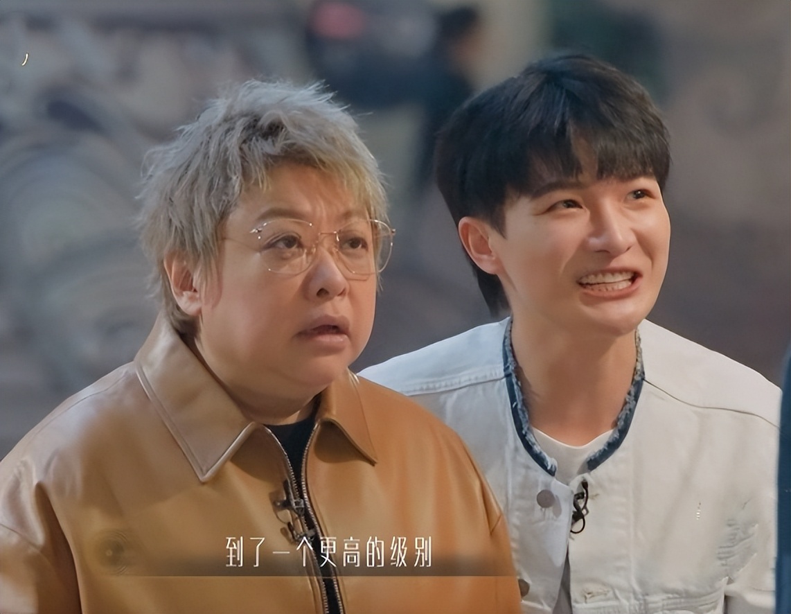 《声生不息3》：周深的尴尬，揭开了娱乐圈的三大现实面