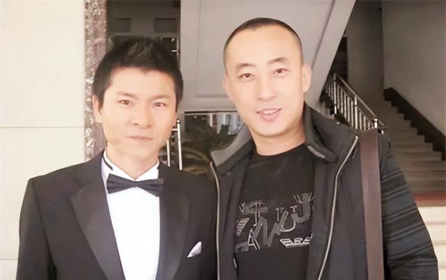 |纪实：“山寨版刘德华”：因太像本人被央视签约，排场比真人还大