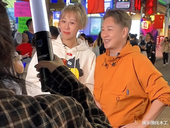 王丽坤|胆真肥!蒋丽莎拉11岁女儿卖货,母女穿超短裤博眼球,网友:封杀