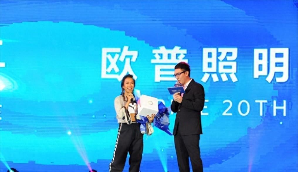 |被“好声音”拖累，华少资产被扒，细看身家，这些年钱是真没少赚！