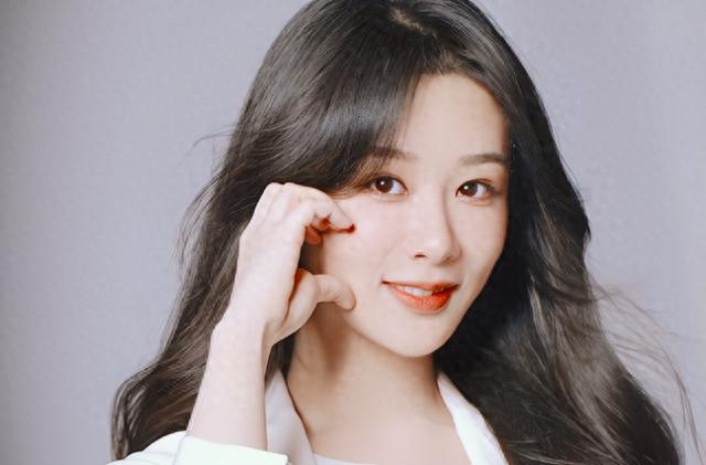 杨紫和鹿晗的故事告诉我们，世界上没有不透风的墙！