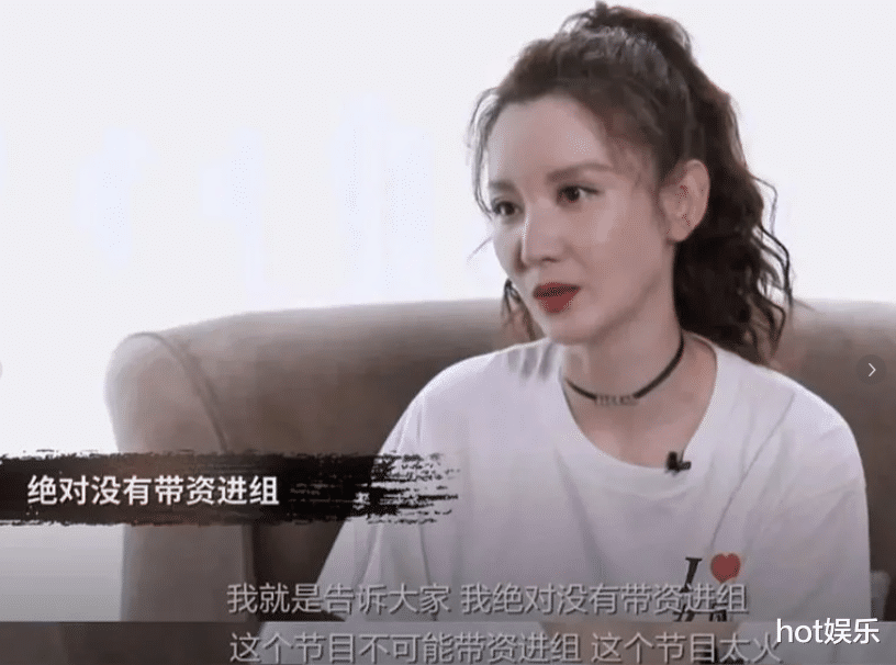 张萌带老公游迪士尼，表情不耐烦，5岁女儿坐婴儿车乖巧可爱