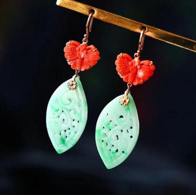 翡翠饰品为什么吗备受女性偏爱