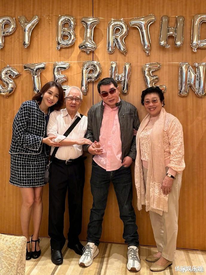 52岁黎姿为父亲庆生,富豪老公和弟弟全部出镜,一家人其乐融融