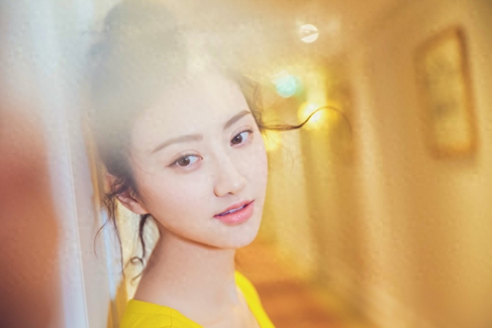 背景通天的6位女星，她们表面是艺人，个个根正苗红不怕潜规则