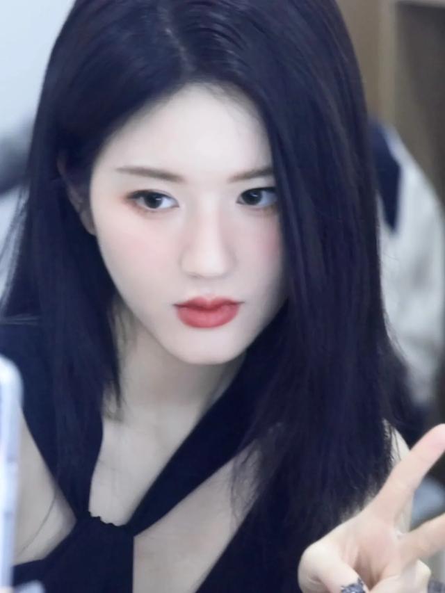 赵露思的新发型有一种/这次我要夺回属于我的一切既视感。 ???