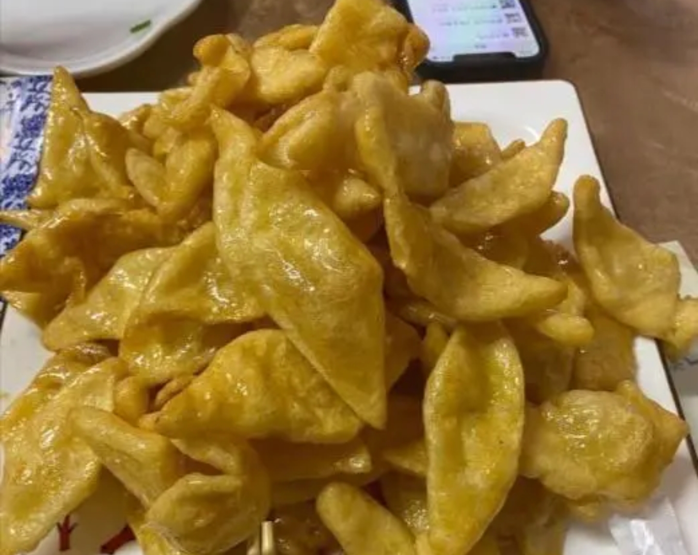 哈尔滨|广东小土豆来哈尔滨,点了一道26元的菜吃了半天,菜只伤了点皮毛