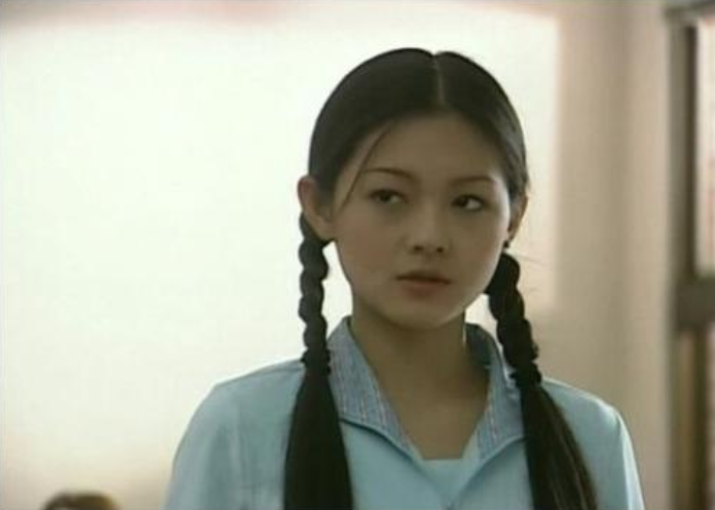 汪希玥|9岁汪希玥穿蓝裙为弟弟庆生,清纯模样酷似“杉菜”,外婆也来了