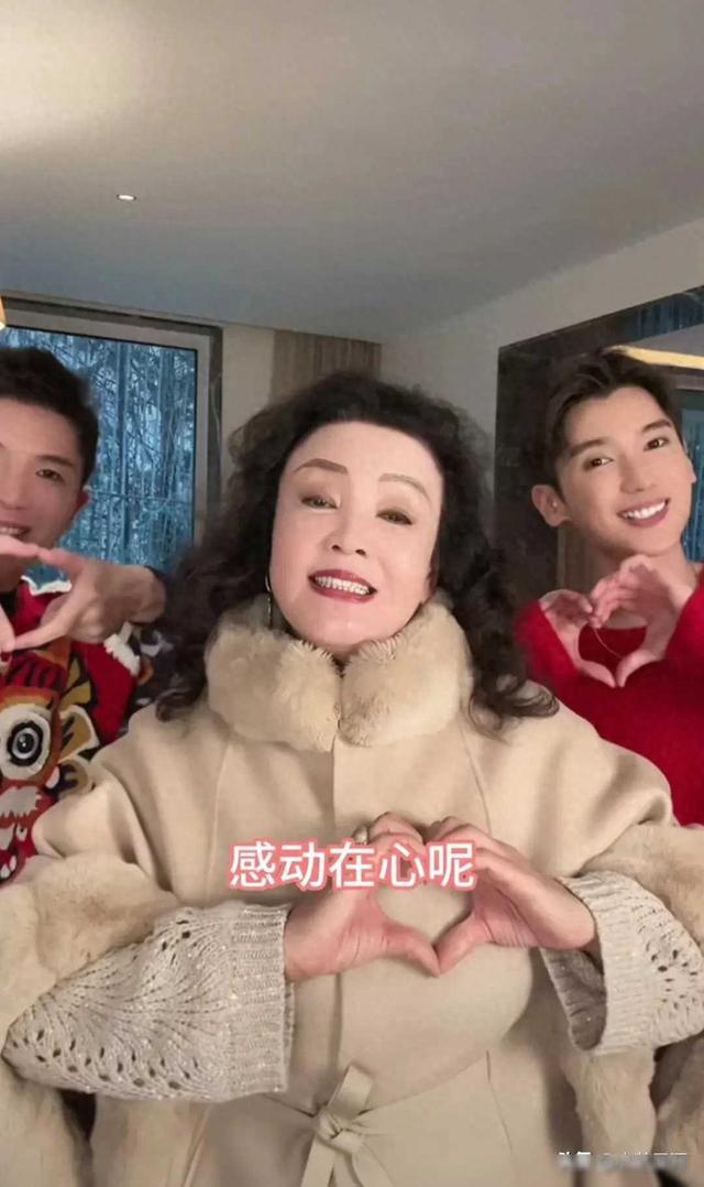 看汪小菲给兰姐买的新衣服感觉他选衣服的眼光比选女人要好太多了