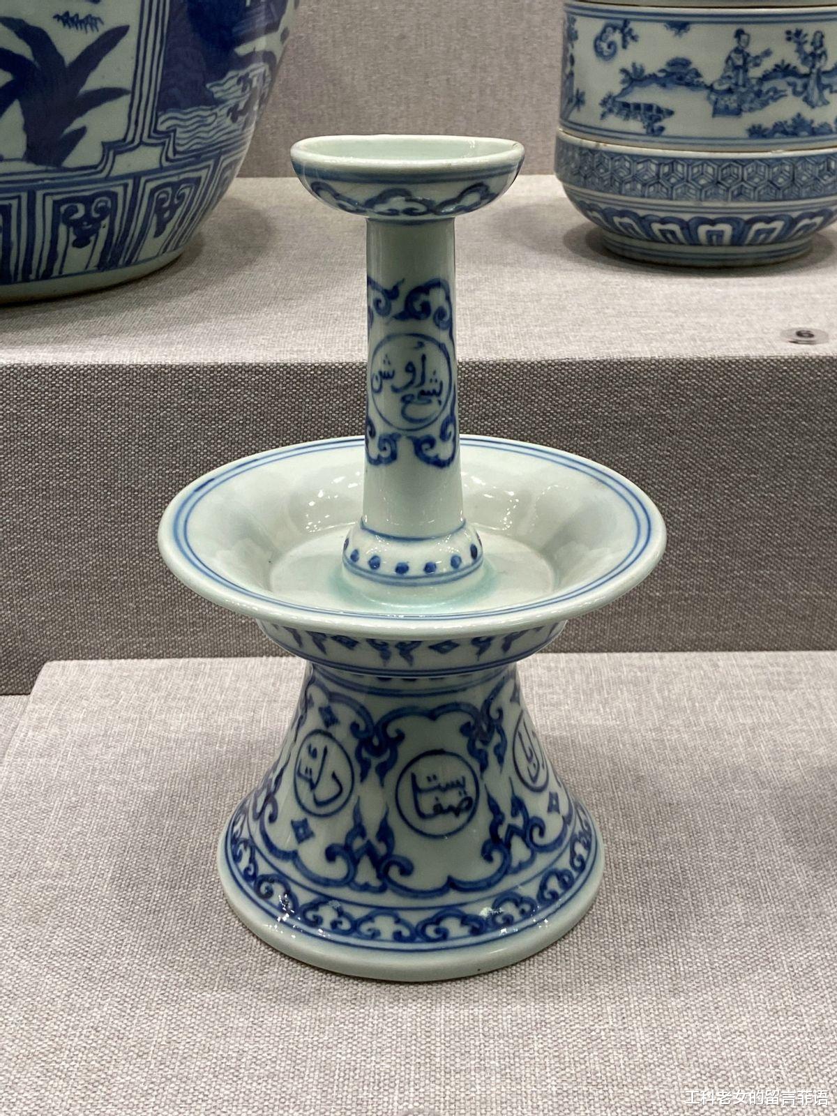 故宫陶瓷馆:成弘青花,孱弱与纤细的美