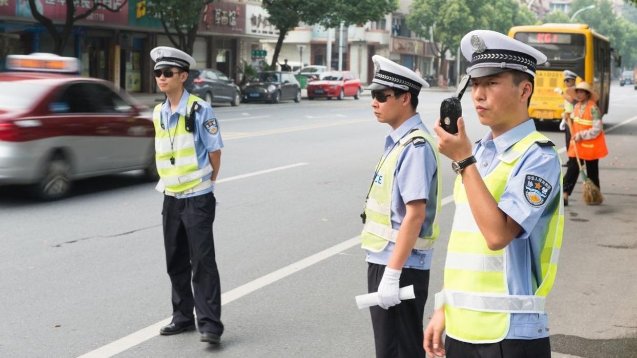 辅警|明明辅警工资那么低，为啥还有那么多大学生抢破头往里钻