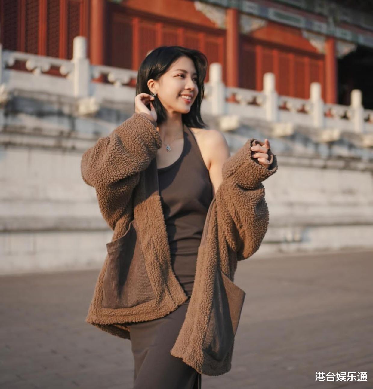 TVB力捧小花进驻横店，趁拍戏前逛当地夜市，还玩剧本杀