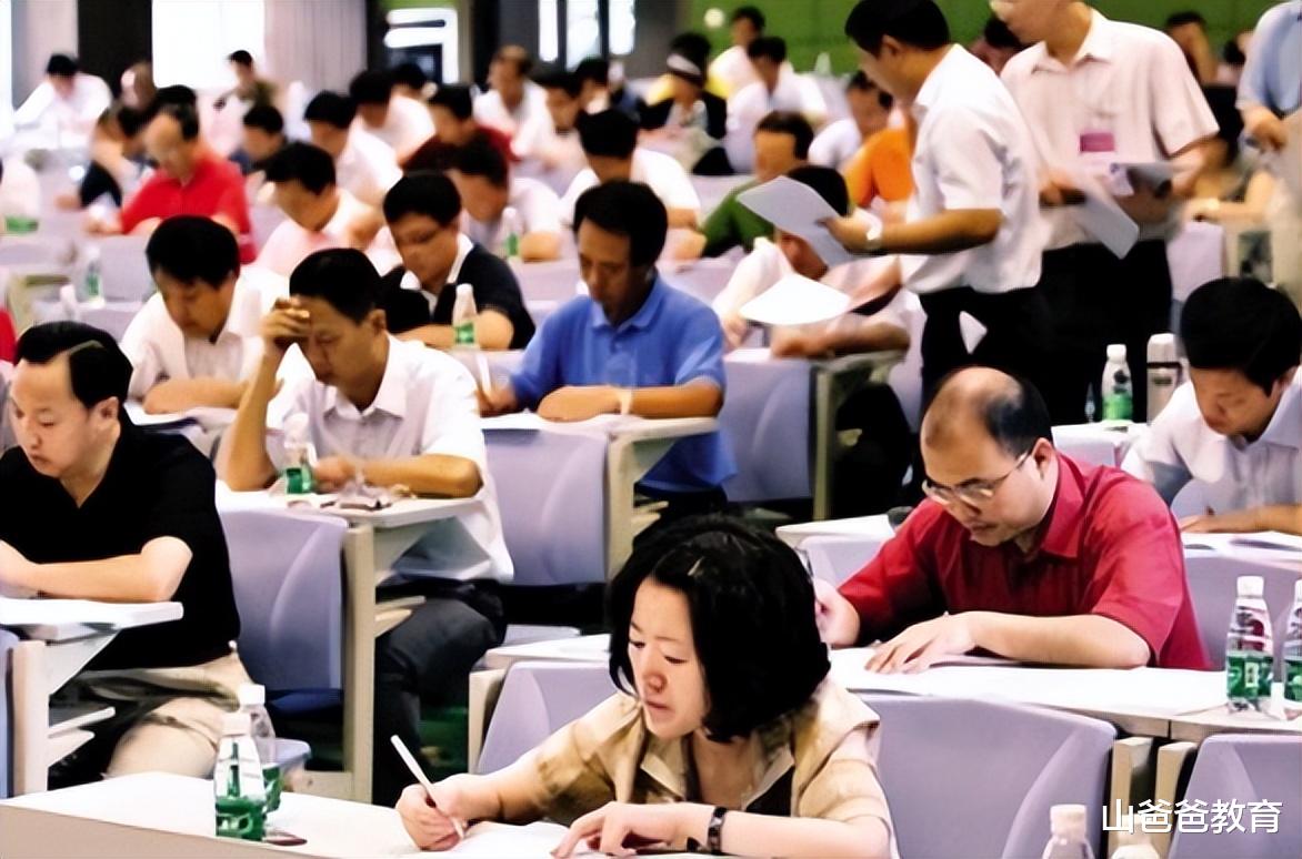 大学生|部分省考年龄放宽至40岁,能否打破35岁危机?应届大学生喜忧参半