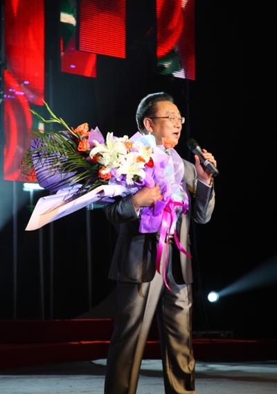 歌唱家蒋大为武汉商演遭遇冷场赔了机票钱,现场观众不到百人