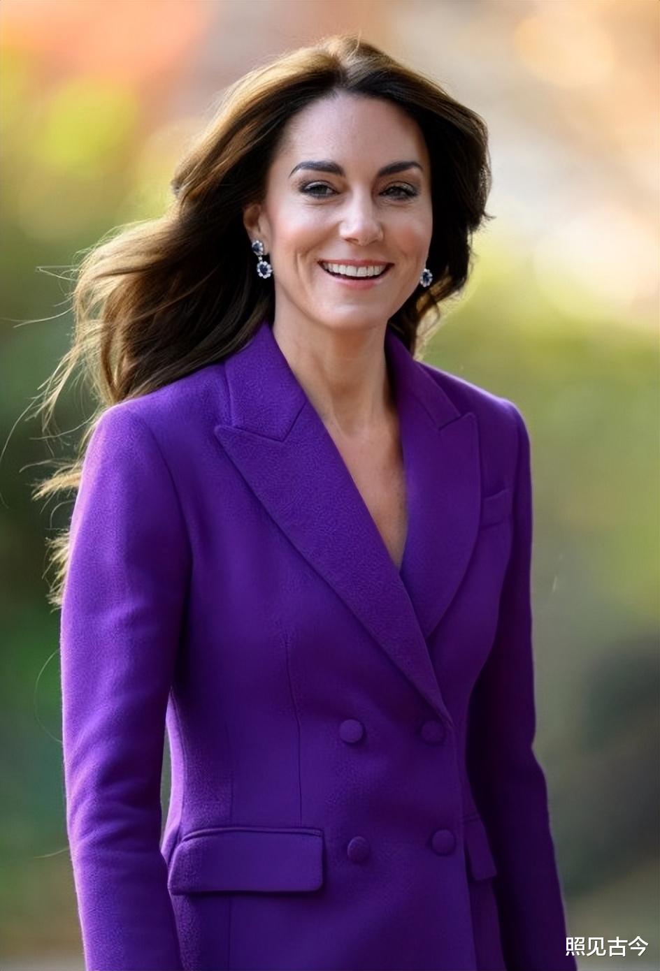 41岁凯特王妃一下子就老了，身材干瘪脸上无肉，网友：像卡米拉了