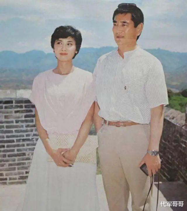 “女儿国国王”朱琳:与二婚老公丁克16年,如今71岁身材苗条风韵犹存