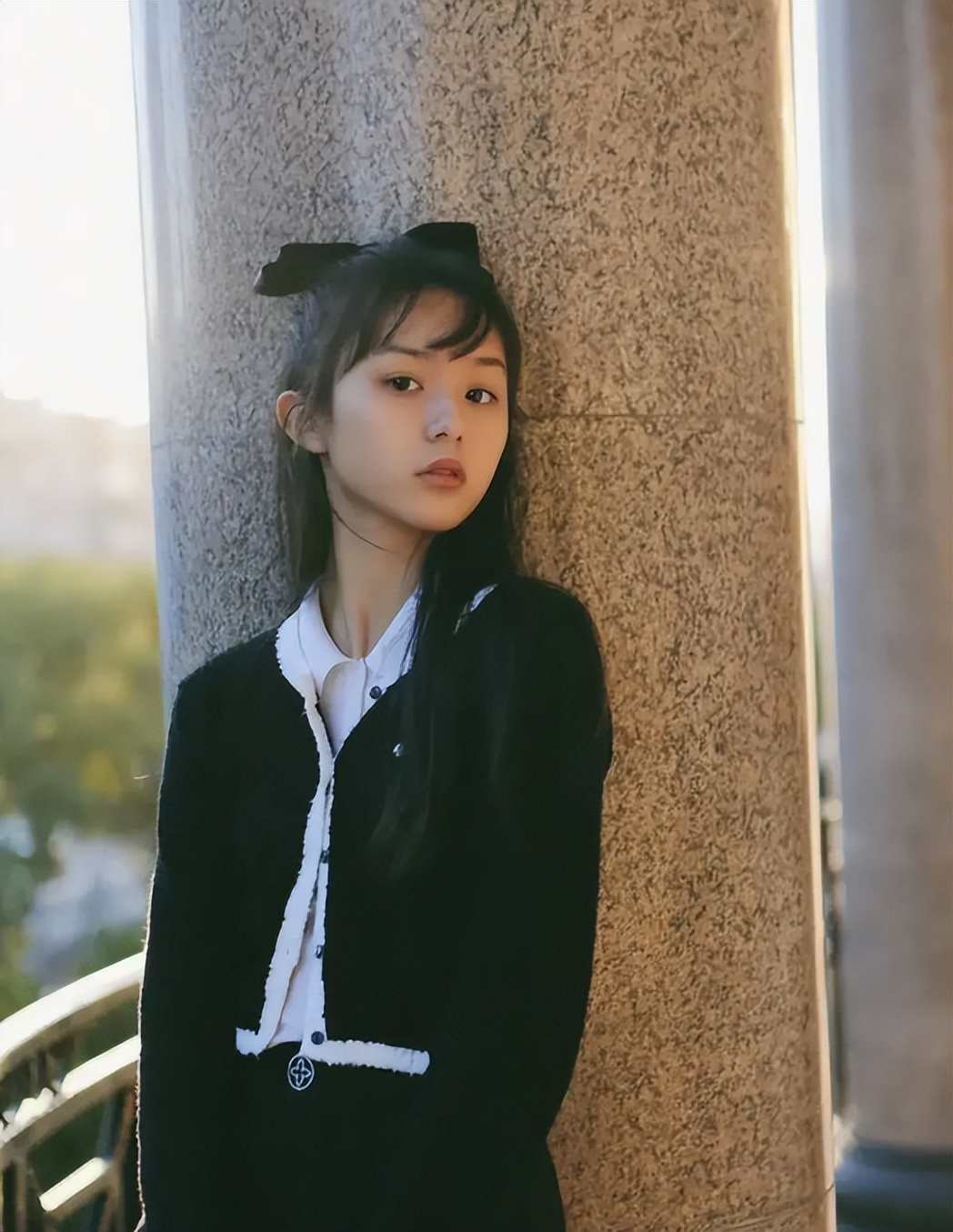 |“小芈月”2岁出道年薪百万，颜值高被禁止整容，现在长成了周也