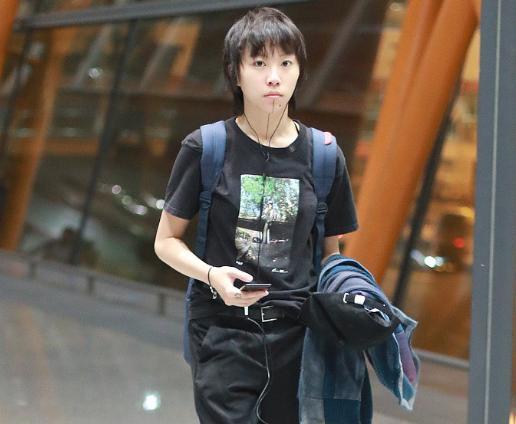 都是自己亲生女儿，为何王菲拼命争夺窦靖童的抚养权，却不争李嫣？