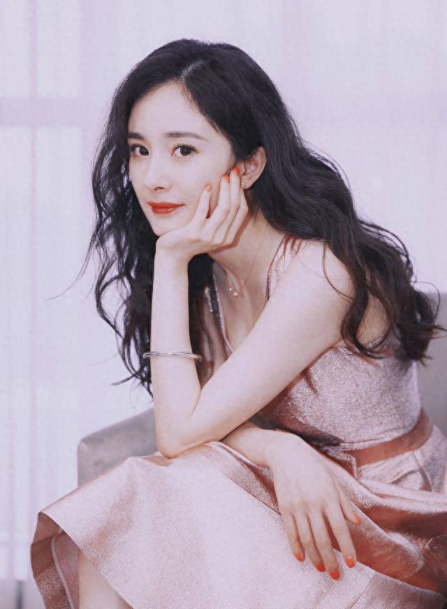 遮羞布盖不住！吃完离婚红利刘恺威才明白，与杨幂离婚是错误选择