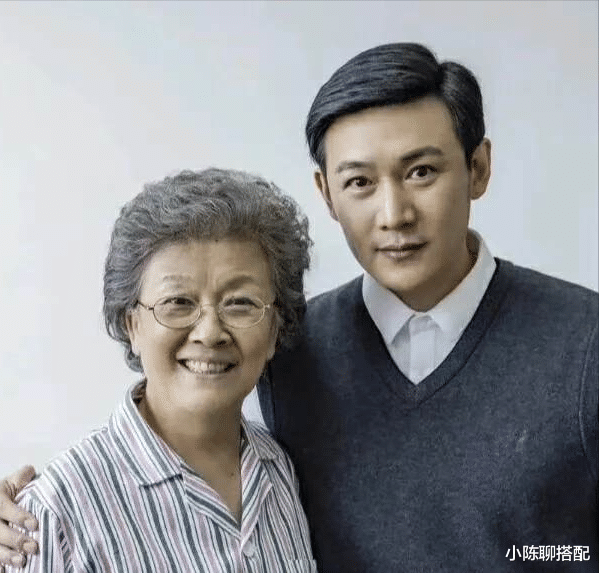 穿衣搭配 72岁宋春丽亲身示范：衣穿简，裤选长，发要短，太优雅气质