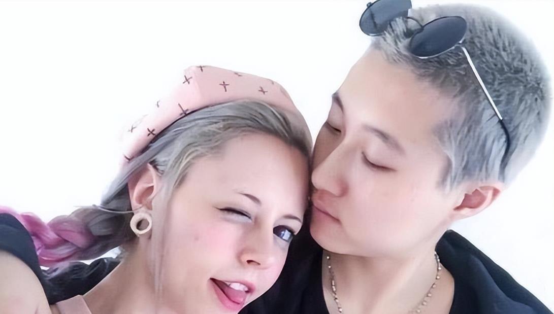 成龙宣布变更100亿遗嘱!房祖名受宠一辈子,这次却败给了小龙女