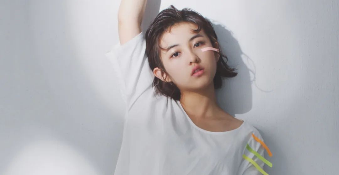 张子枫|三亿网友都在讨论张子枫的胸,这胸碍了谁的眼?