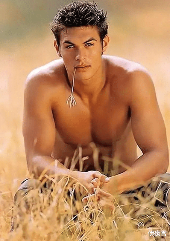 “马王”杰森莫玛:28岁爆红全球,抛弃54岁初恋前妻,曾情比金坚