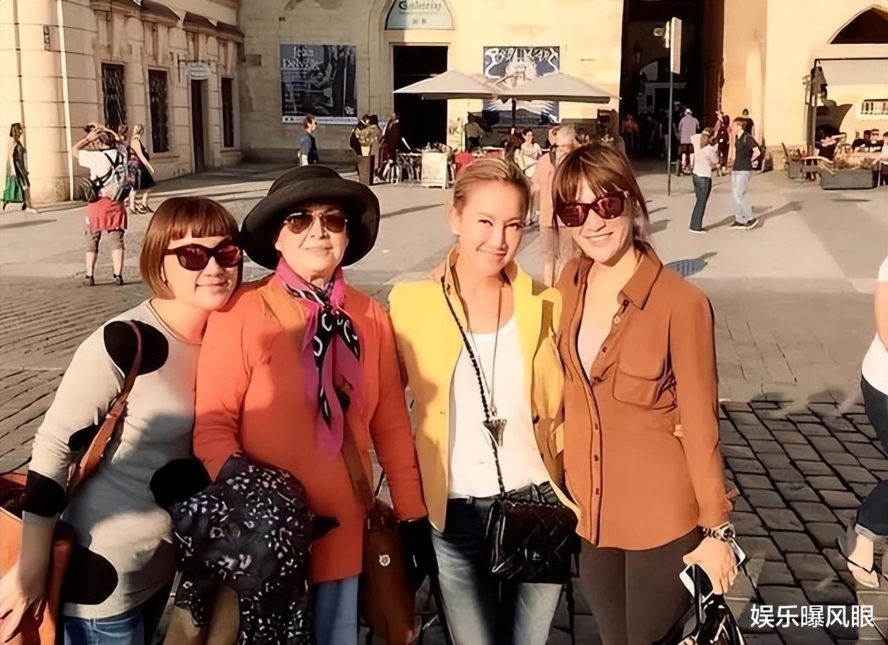 李玟母亲携俩女儿现身武汉，疑将李玟骨灰分散全球，死因至今不明